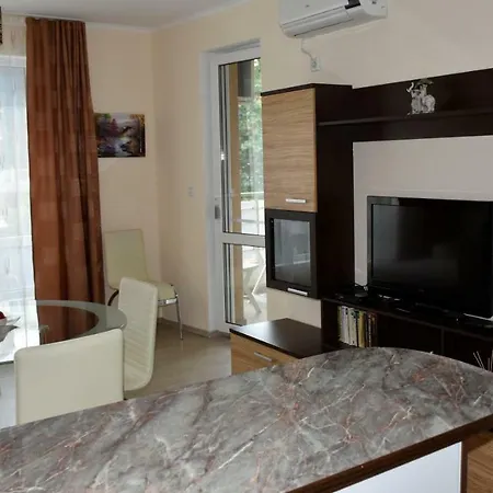 Апартамент Флоренция Apartment Pomorie